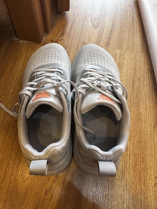 Кроссовки унисекс 40 размер