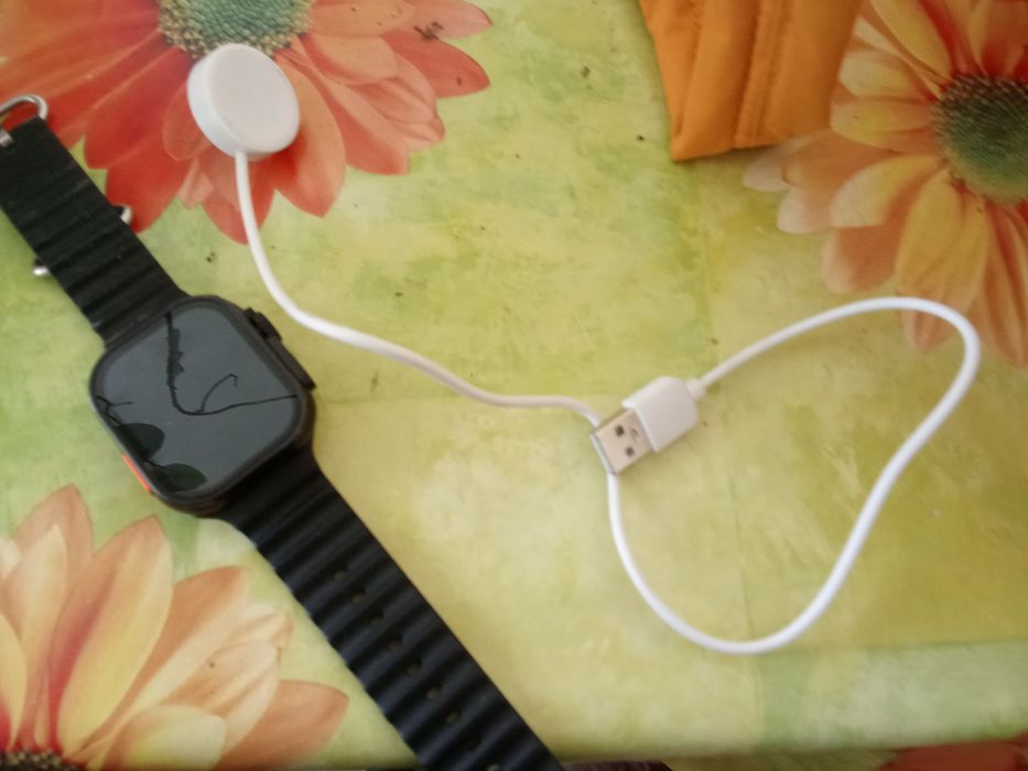 Продавам НЕРАБОТЕЩ смарт часовник (за части)