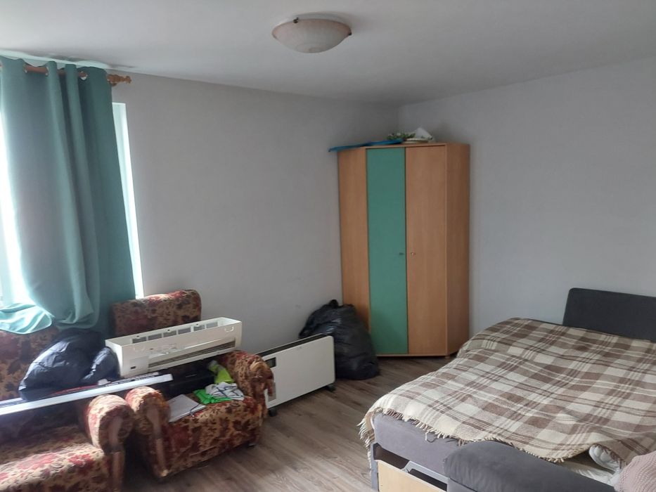 Триетажна жилищна сграда