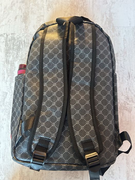 Продавам раница за училище