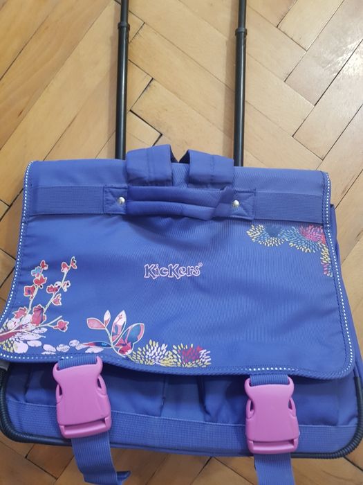 Ученическа раница с колелца Kickers