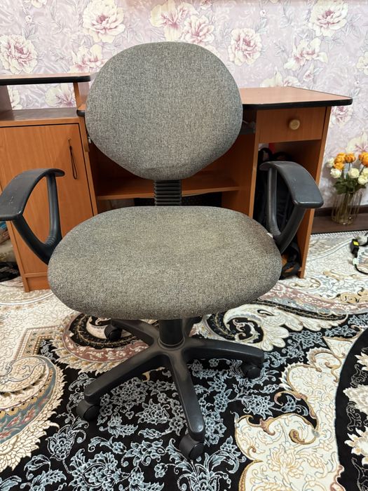 Kompyuterni stol stuli komplekt zor xolati qirilgan chizilgan joyi yo