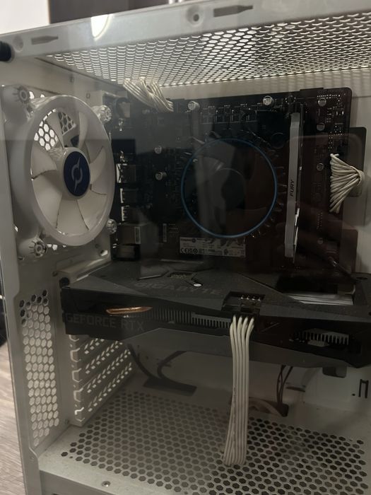 PC GAMING RTX 3050 / i5-12400F / 16GB RAM / SSD 1TB