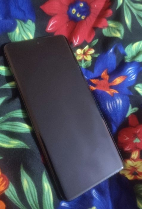 Redmi note 13 pro plus 5g 
Xotira 256
Karapka dokumenti bor 
Chaqa chu
