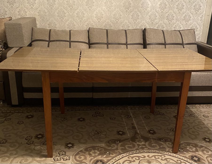 Продам стол раскладной, советского производства.