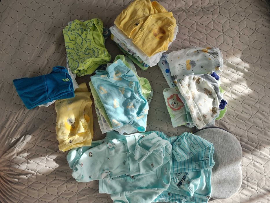 Огромен лот бебешки дрешки 0-3