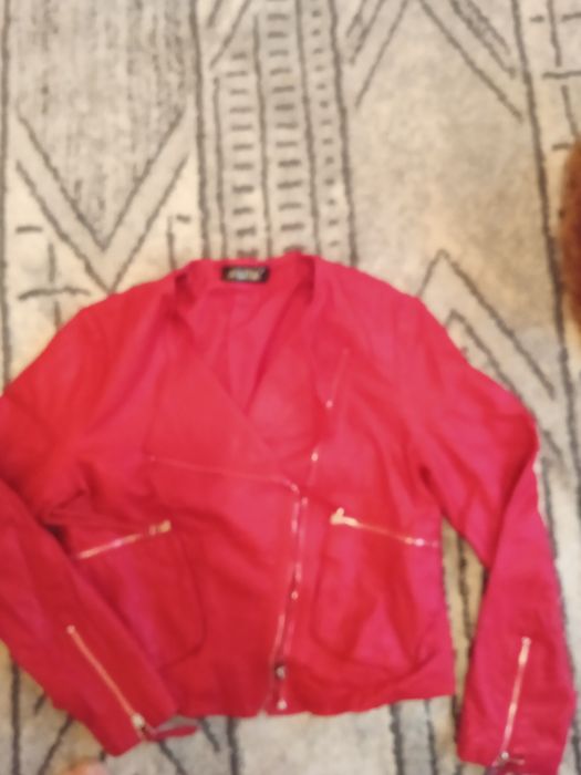 Продается женская кожаная куртка