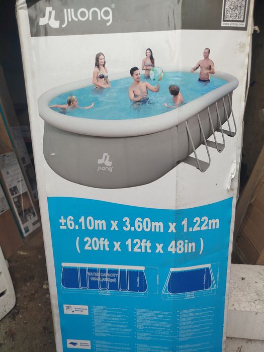 Басейн чисто нов.