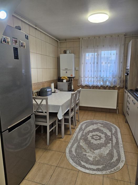Apartament 4 camere etaj 2