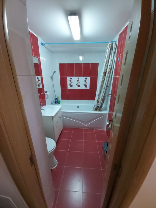Inchiriez  apartament cu 2 camere  decomandat zona Piata Sudului