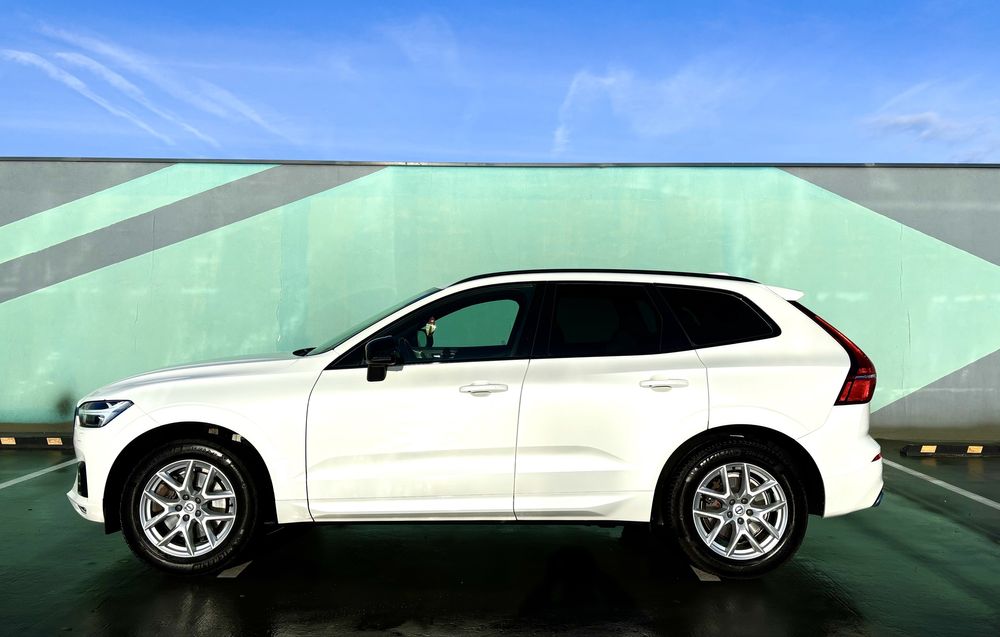 Volvo XC60 4X4 R-DESIGN Crystal White