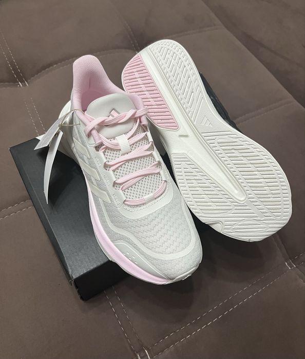 Продам кроссовки Adidas размер 37