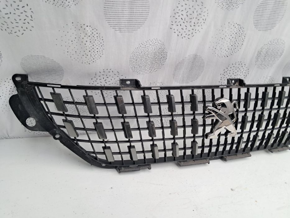Грил решетка пежо 2008 Peugeot 2008 2016/21г