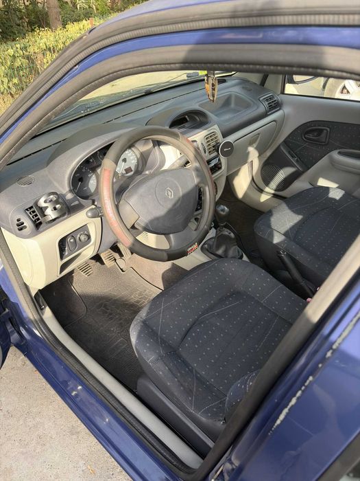 Renault Clio Symbol 1.4 MPI 2003, acte la zi