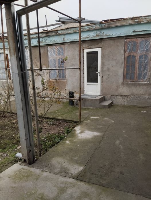 Продается дом в Яшнобадском р-не 4 сотки земли.