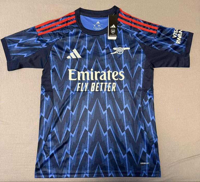 Футболни екипи от сезон 2025/2026.