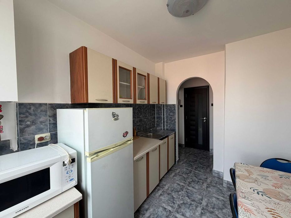 Persoana Fizica vand apartament 2 camere, 47 mp Parcul Feroviarilor (P-ta Abator - B-dul Bucuresti), bloc reabilitat termic, centrala termica proprie.