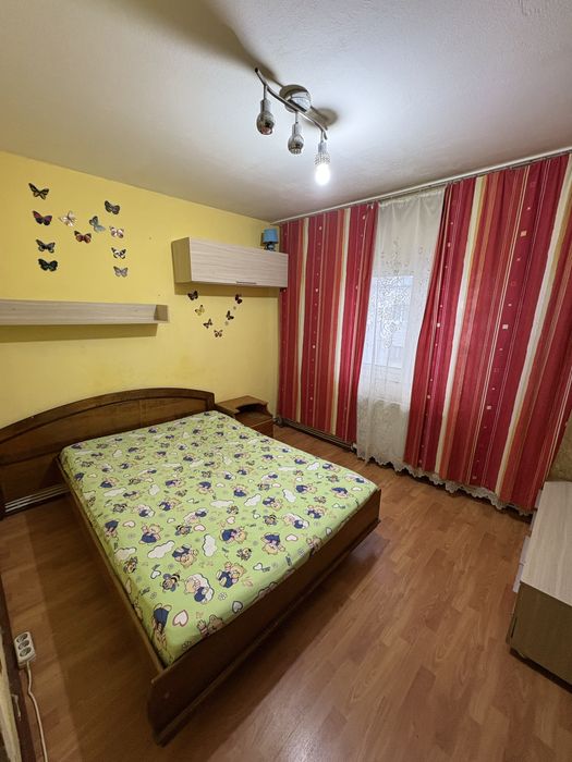 Inchiriez 2 camere Miron Costin