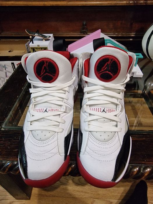 Adidasi Jordan two trey 40