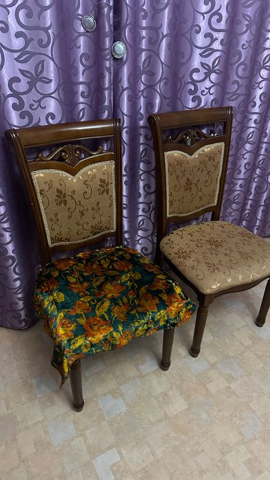 продам 8 стульев в зал