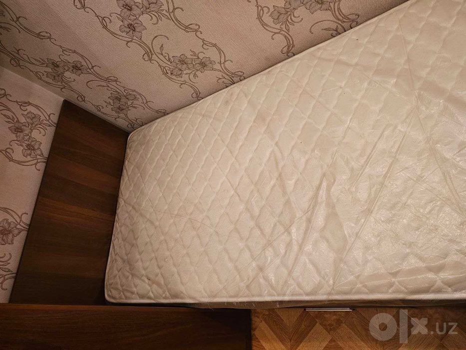 Шкаф для комнаты. Компьютерный стол. Кровать