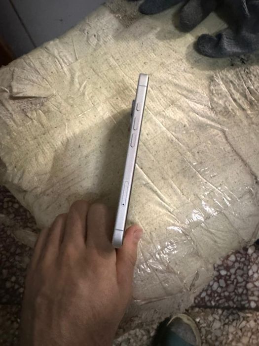 Айфон 17 белый .