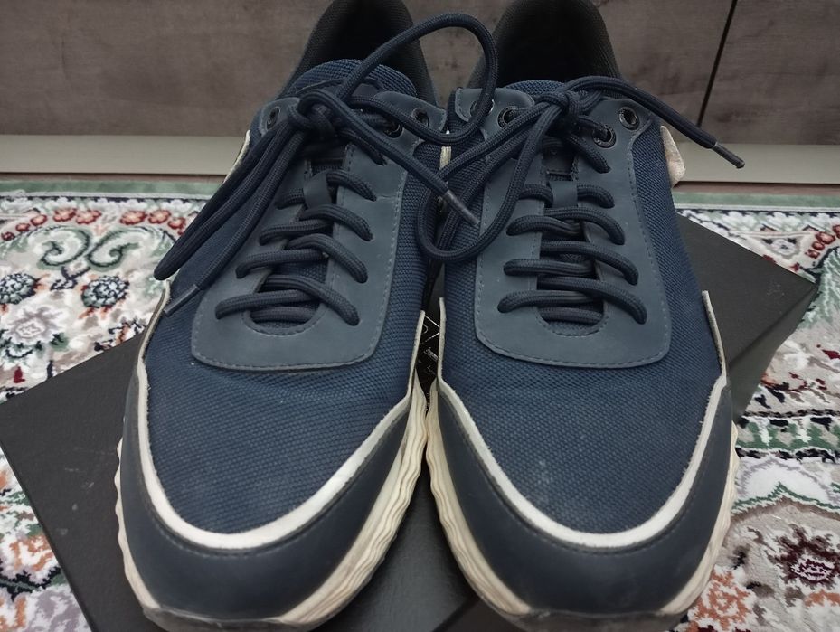 Продам кроссовку BOSS, оригинал, размер 42