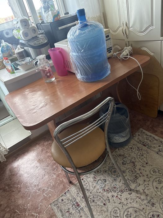 Продается стол с стульями