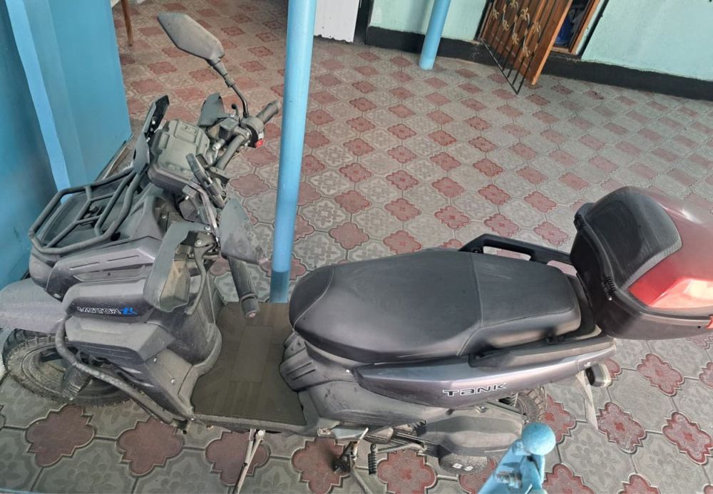 Танк 2 почти новый