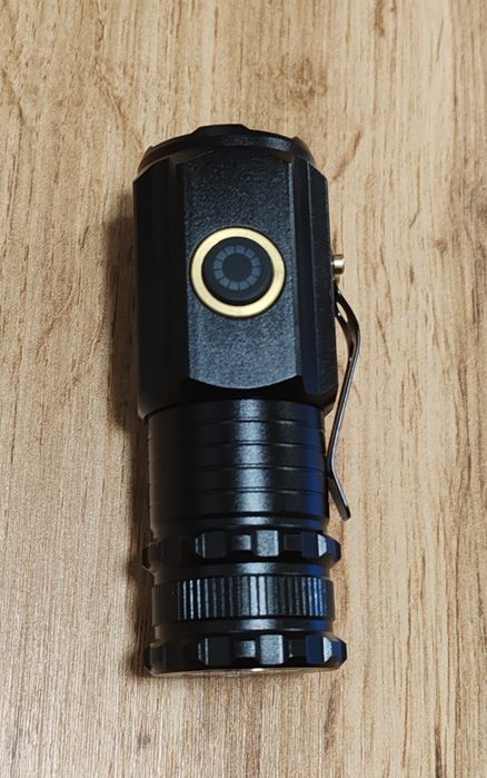 LED компактно фенерче, метално, черно