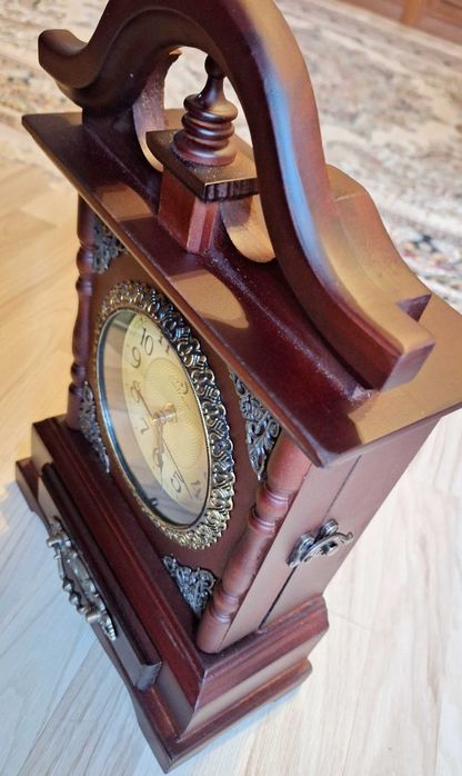 Ceas perete sau birou lemn maro venge cu sertar