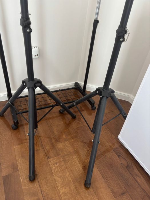 Два броя тонколони JBL