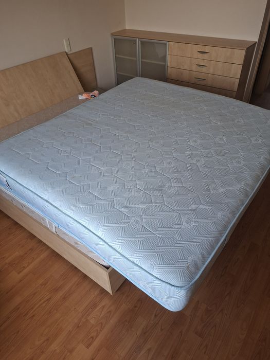 Saltea in stare foarte bună fără defecte fără probleme nu murdara nu pată 1000lei