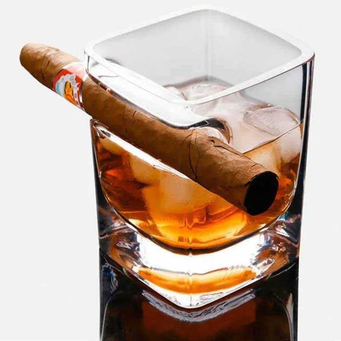 Луксозна чаша за уиски с място за пура
