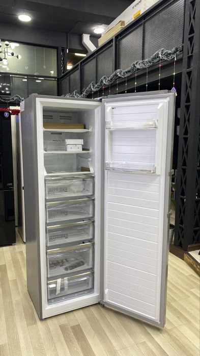 Морозильник Premium класса Midea на 272 литра / модель MDRU385FZF46