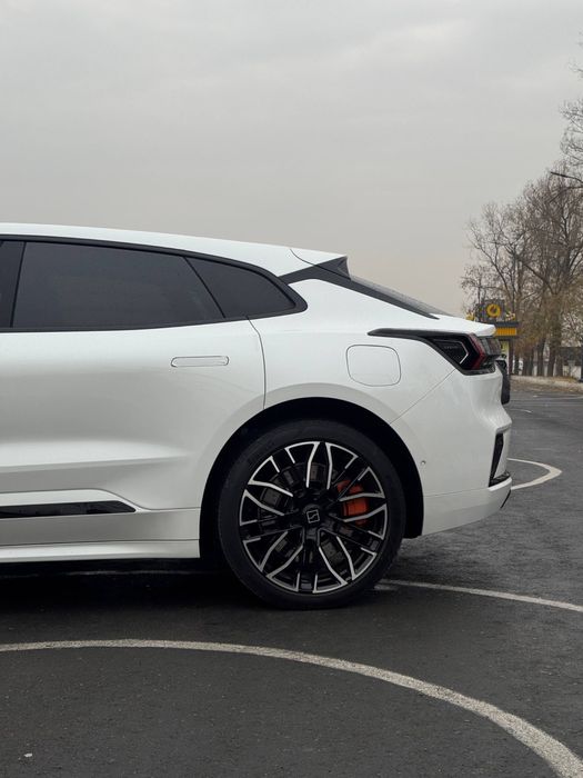 Zeekr 001 2025 — 8