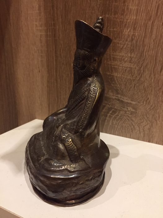 Бронзова будистка фигура