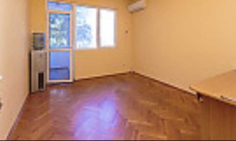 Дава се под наем Тристаен апартамент в Бургас, Център - 82 кв.м за 275 € - Снимка #3