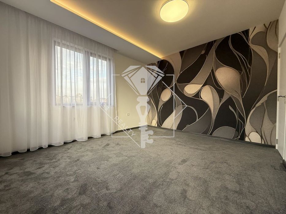 Продава се Тристаен апартамент в Пловдив, Остромила - 118 кв.м за 973 €/кв.м - Снимка #8