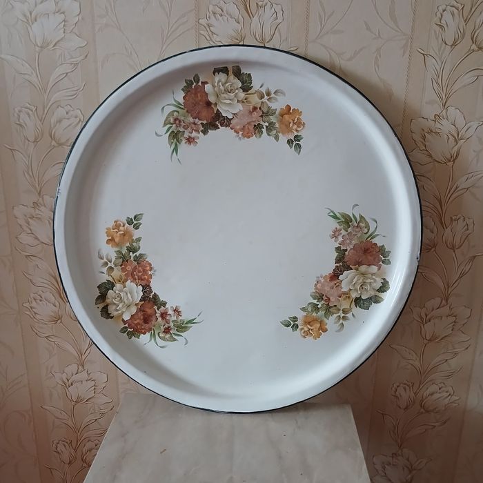 Кастрюли, подносы