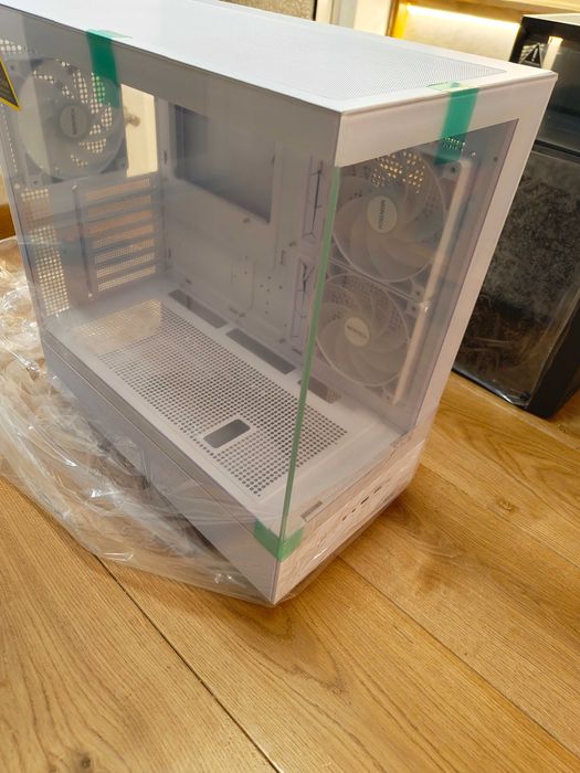 Кутия за компютър Montech XR (W)