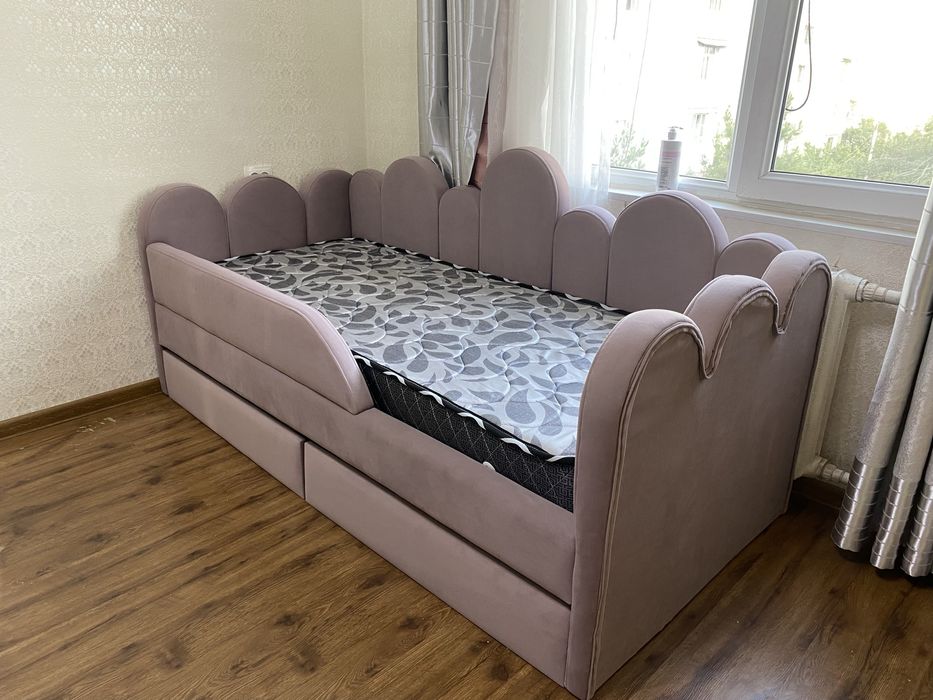 Кровать детская с двумя выдвижными ящиками