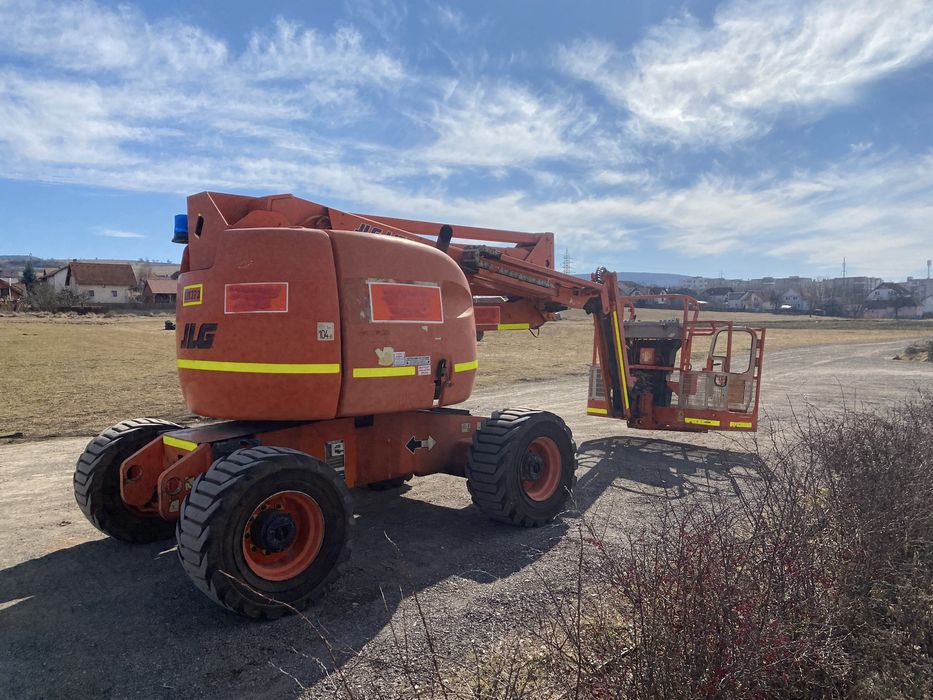 De inchiriat nacela cu brat 4x4 JLG 450 AJ