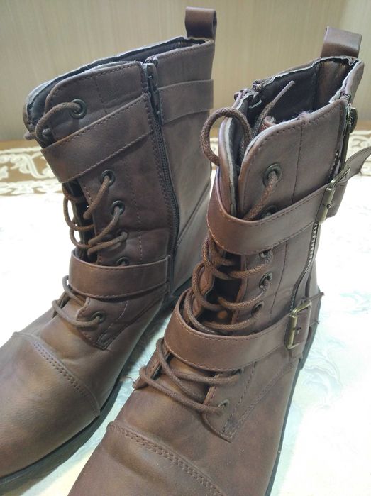 Сапоги, ботинки (размер 38).