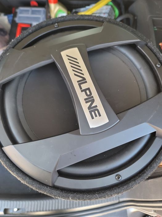 Vând subwoofer auto complet