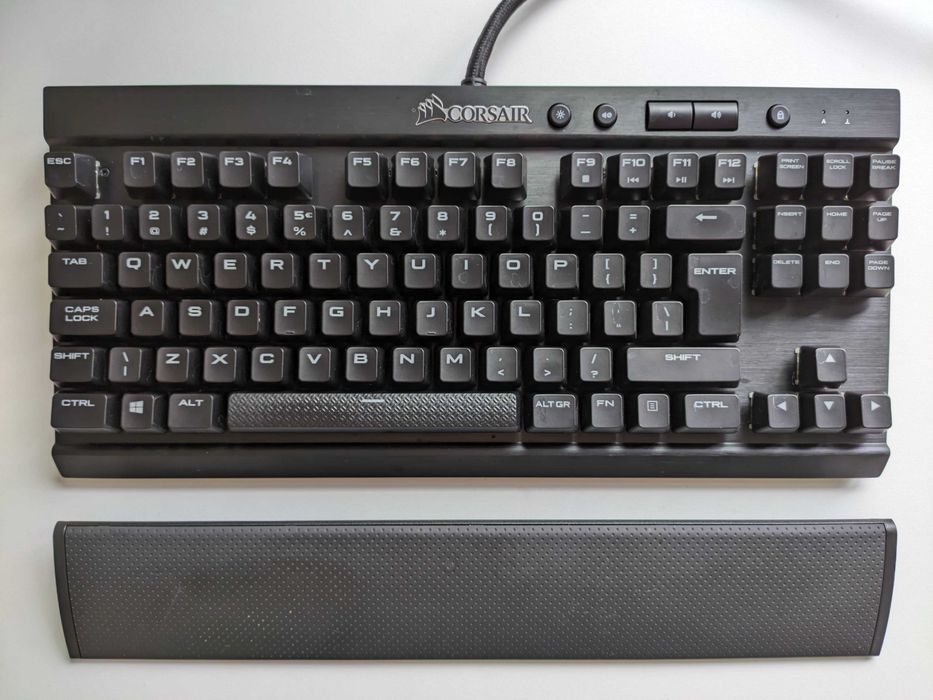 Tastatura gaming Corsair K65 RGB Rapidfire