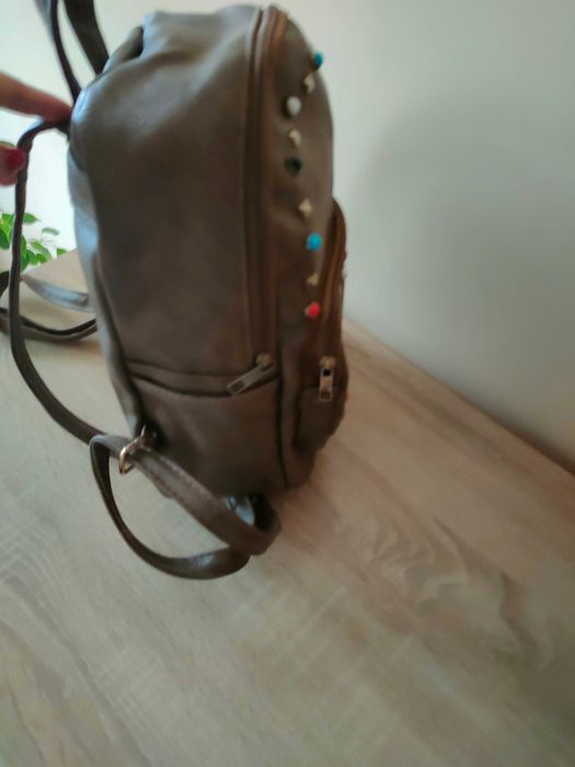 Дамска раница с цветни камъни