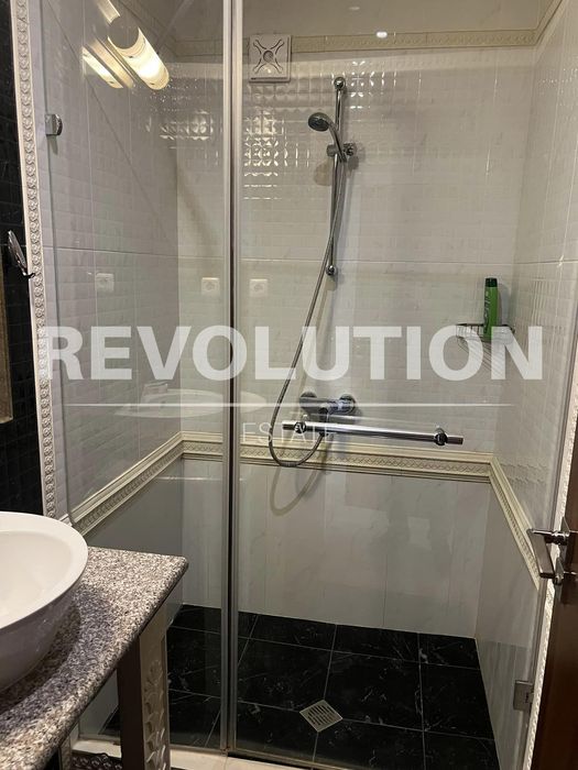 Тристаен апартамент в района на м-т Ален мак!