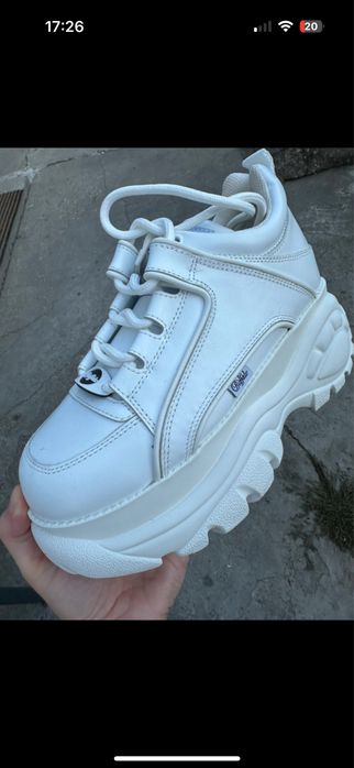 Adidasi talpa inalta