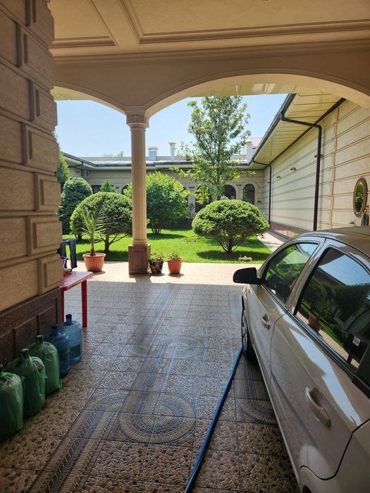 Продаётся дом истирохат 7 7 сотих 8 ком 4 санузел балшой кухня  6 ком